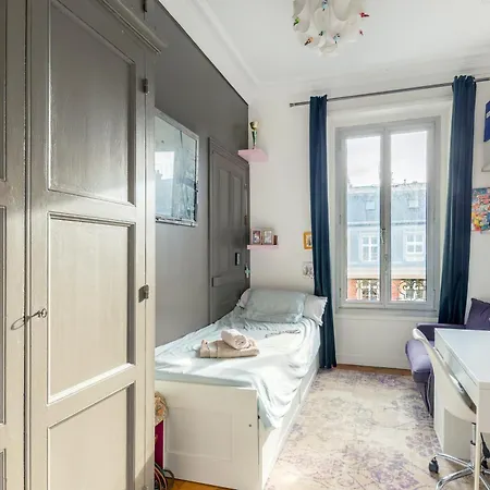 Family Apartment, 17, Plaine Monceau, By Easyflat